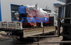 福瑞得機(jī)械座駕壓路機(jī)，路面開槽機(jī)成功裝車及時(shí)發(fā)貨