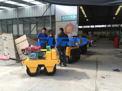 福瑞得機械手扶雙輪壓路機，二次結(jié)構(gòu)澆筑泵及時包貨